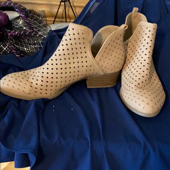 Shoes! - Picture 2 of 2